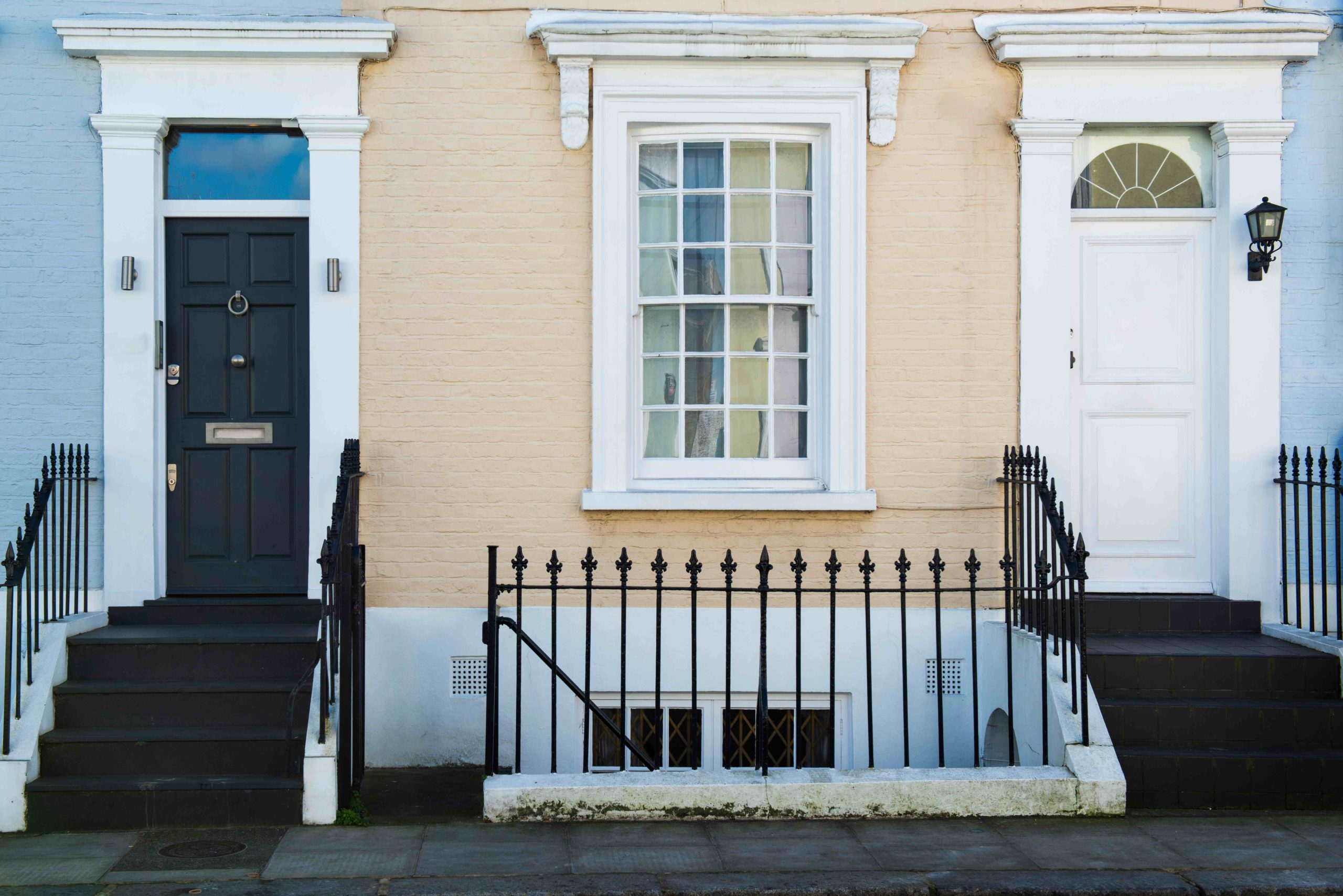 Wood vs. Wrought Iron Fence: Which Is Better for San Antonio Homes?